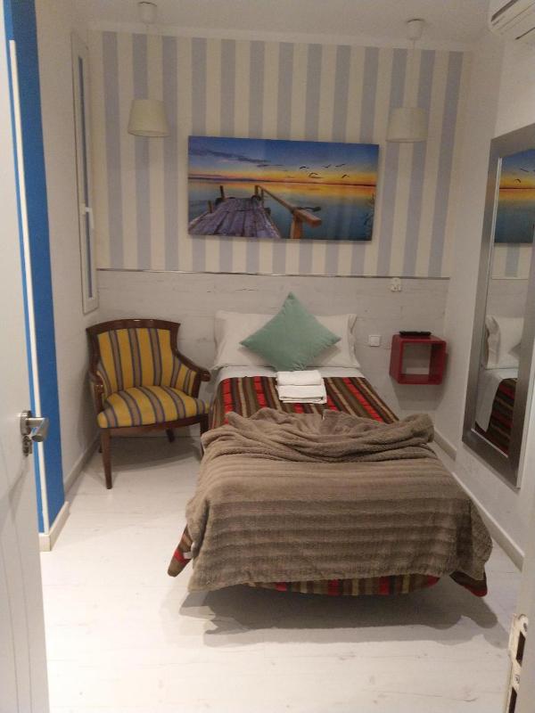 Twin Room image 2