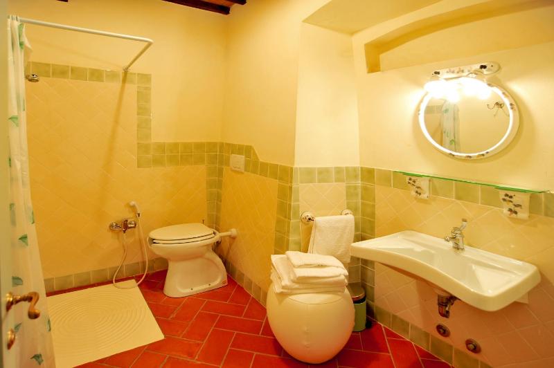 One-Bedroom Apartment (4 Adults) - Ground Floor image 2