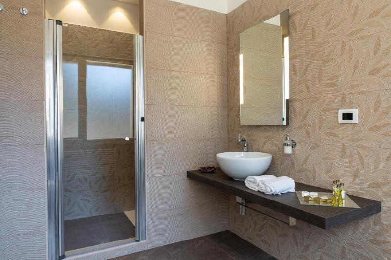 Premium Quadruple Room image 4