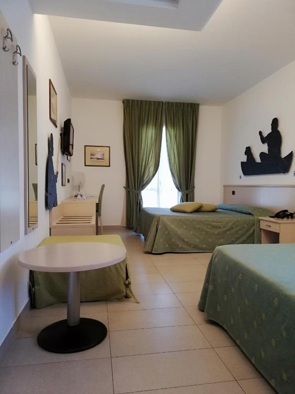 Quadruple Room image 3