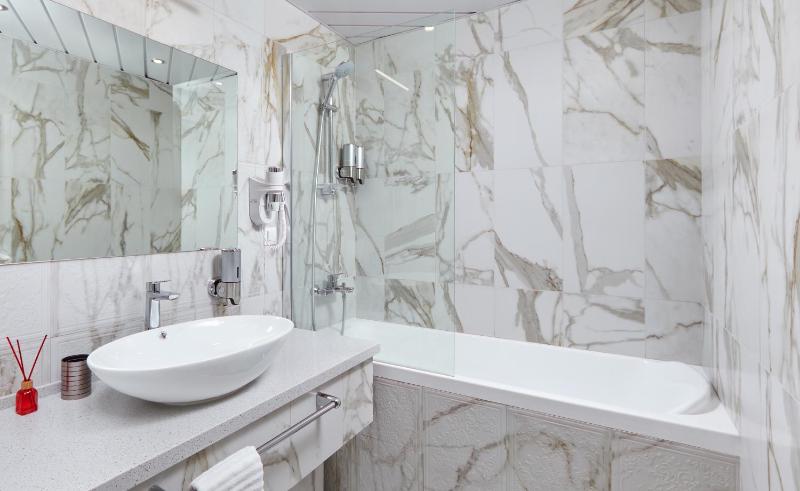 Double Room with Private Bathroom image 3