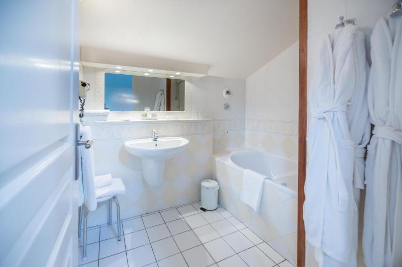 Double Room image 3