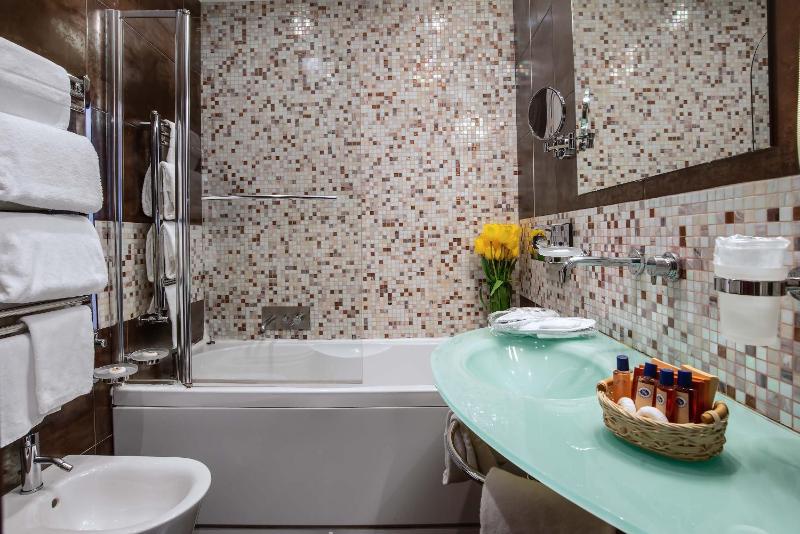 Double or Twin Room image 2