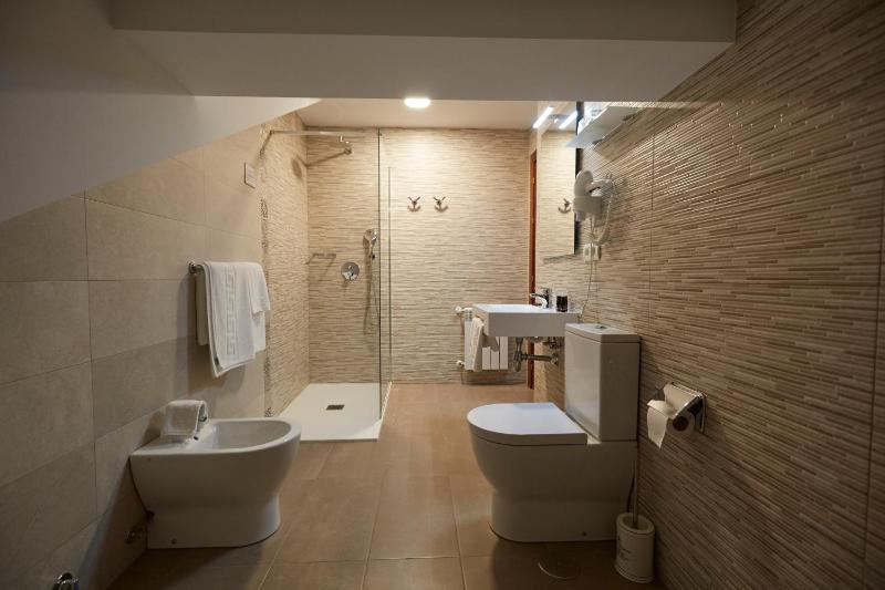 Superior Double Room image 3
