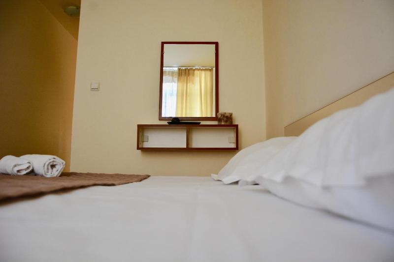 One-Bedroom Apartment image 4