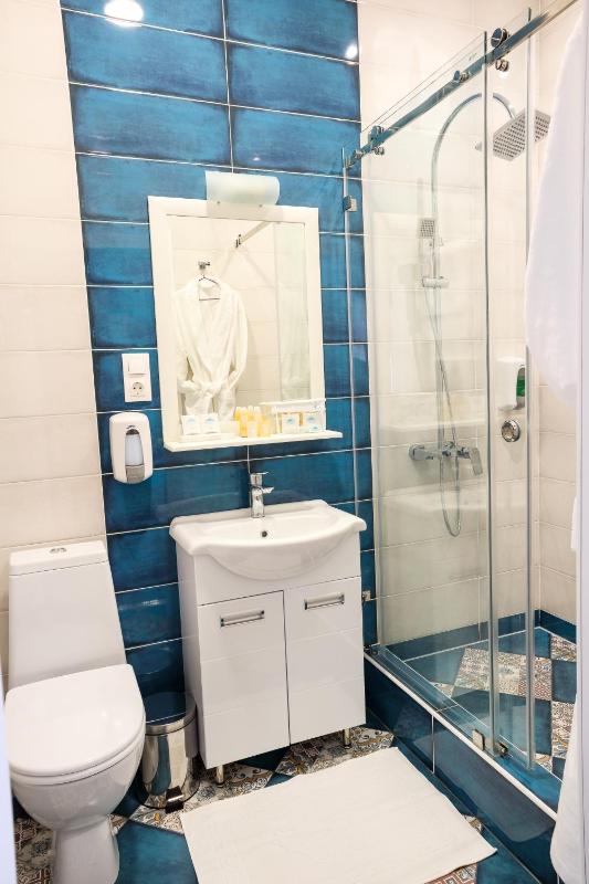 Large Double Room image 1
