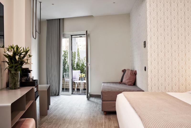 Family Suite with Balcony image 4