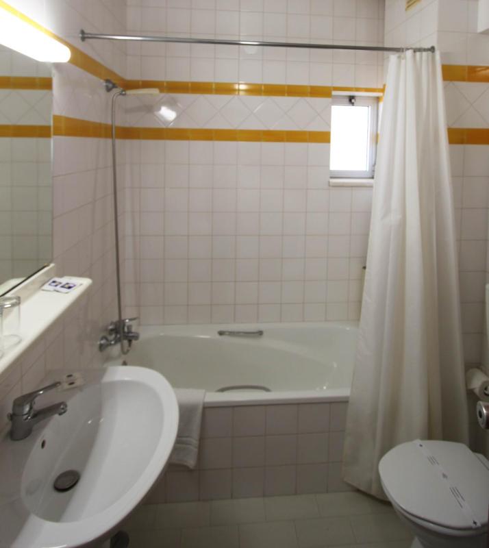 Twin Room with Land View image 3