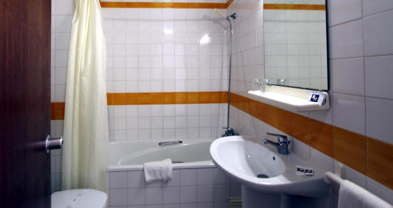 Twin Room with Land View image 2