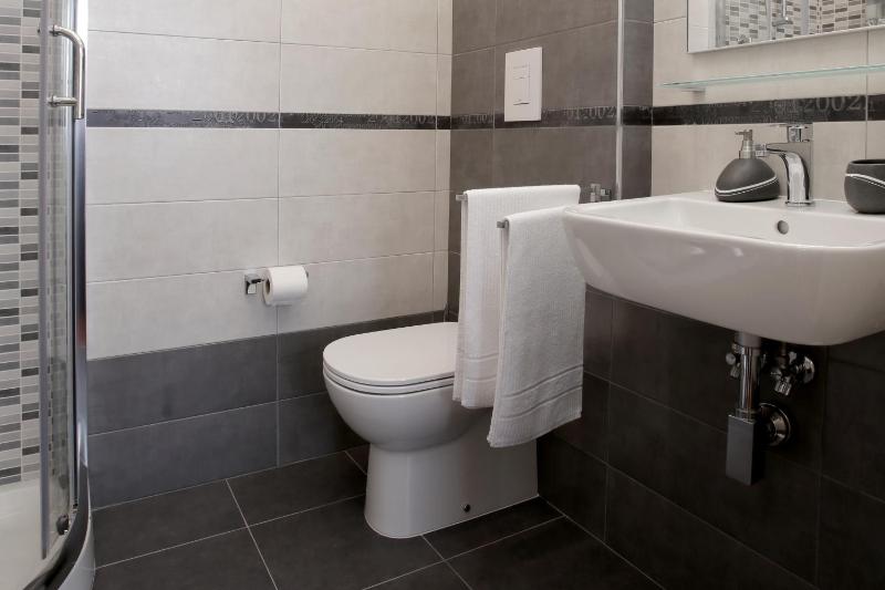 Double Superior Room with Private Bathroom image 3