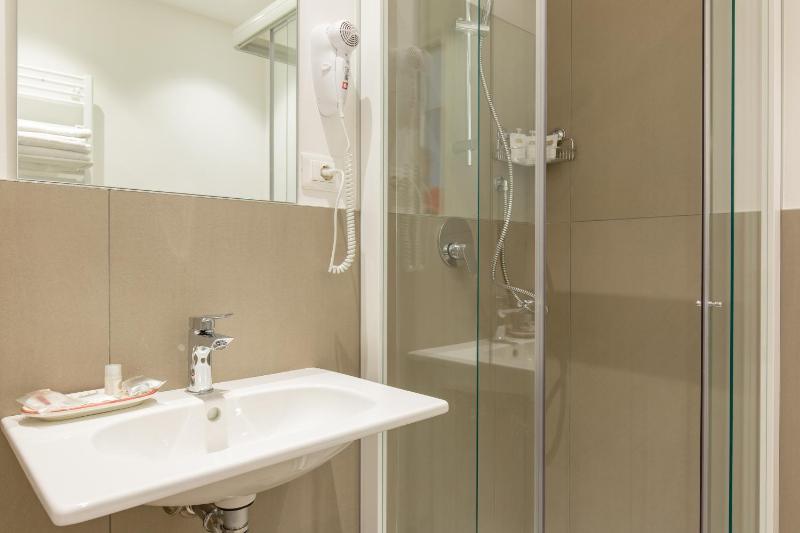 Double Room with Private Bathroom image 4