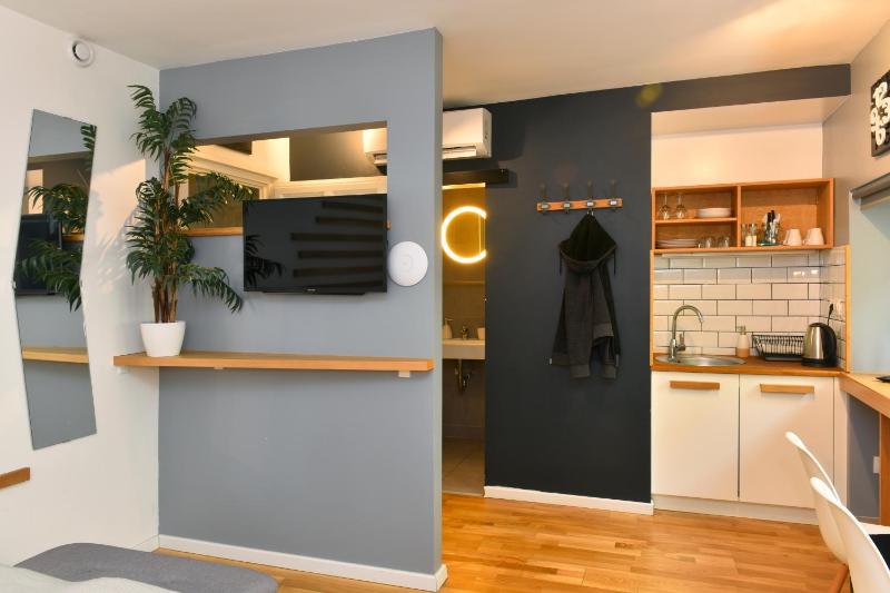 Small Double or Twin Room image 3