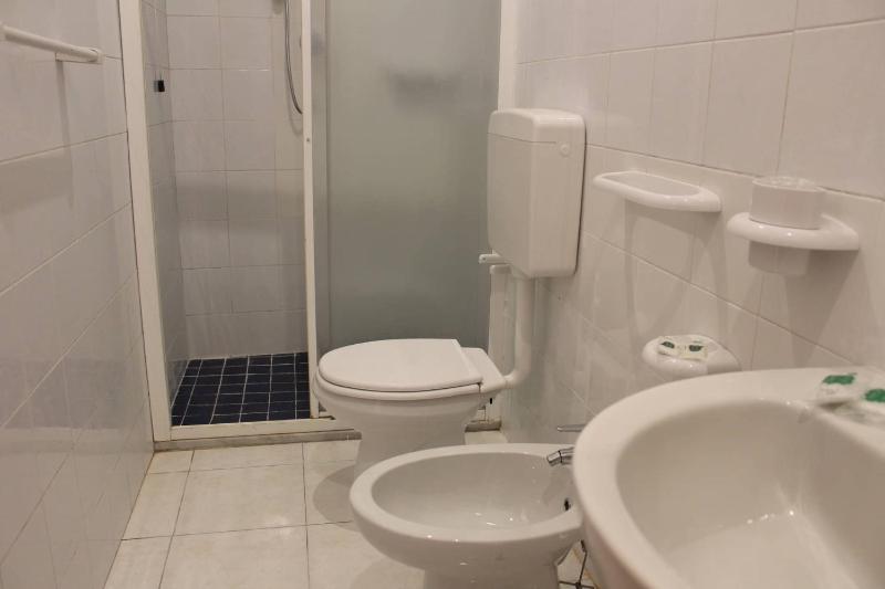Double Room image 3
