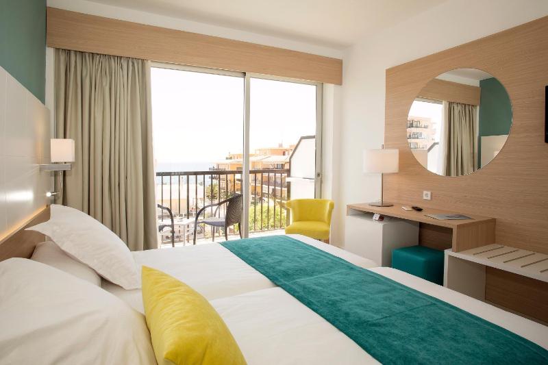 Double Room with Balcony image 1