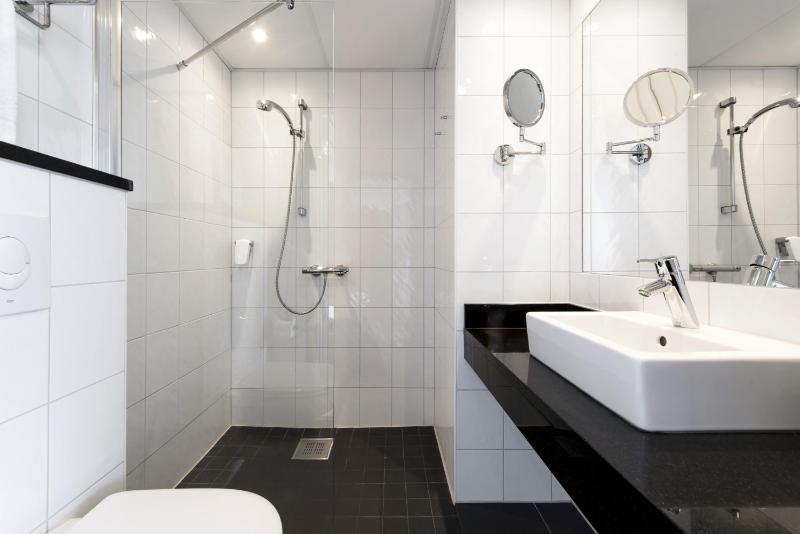 Standard Double or Twin Room image 4