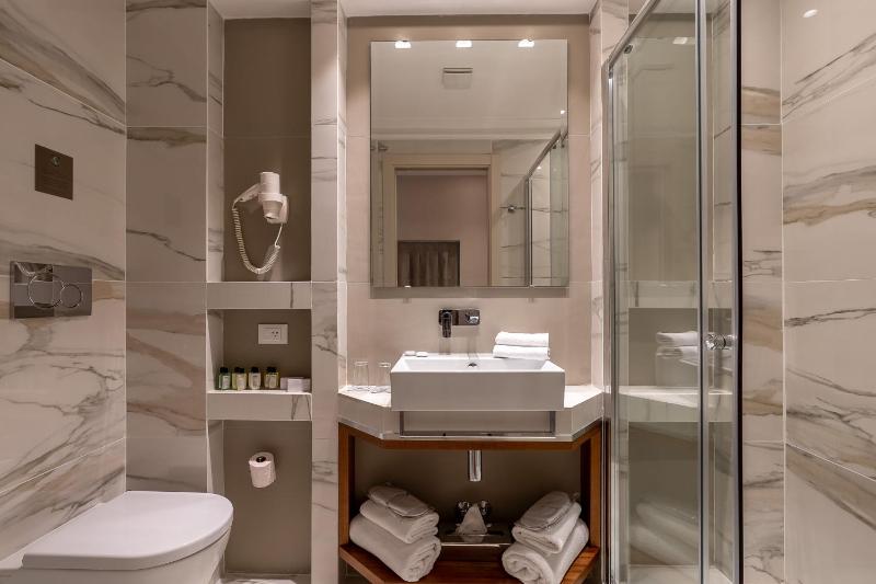 Double or Twin Room image 4