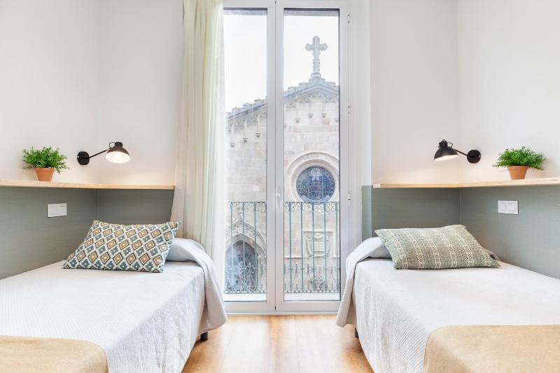 Standard Twin Room image 1