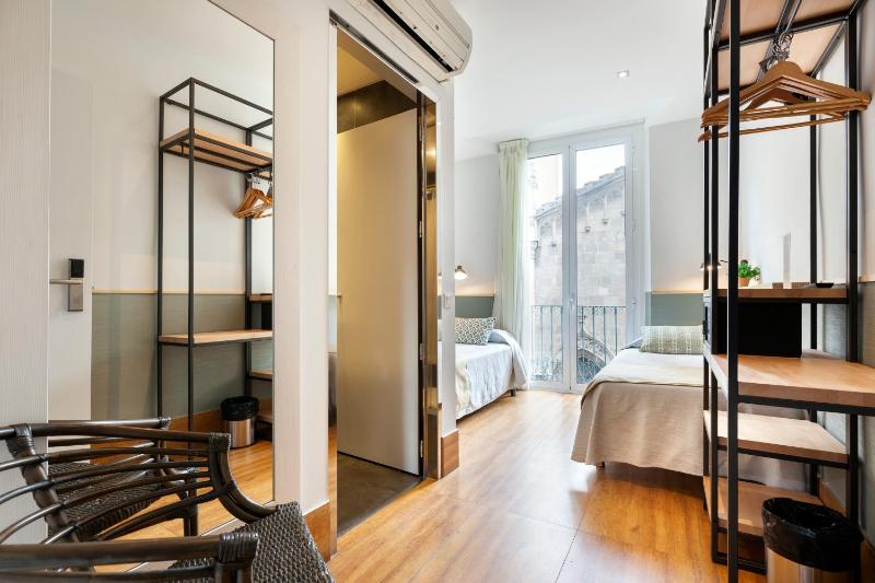 Standard Twin Room image 2