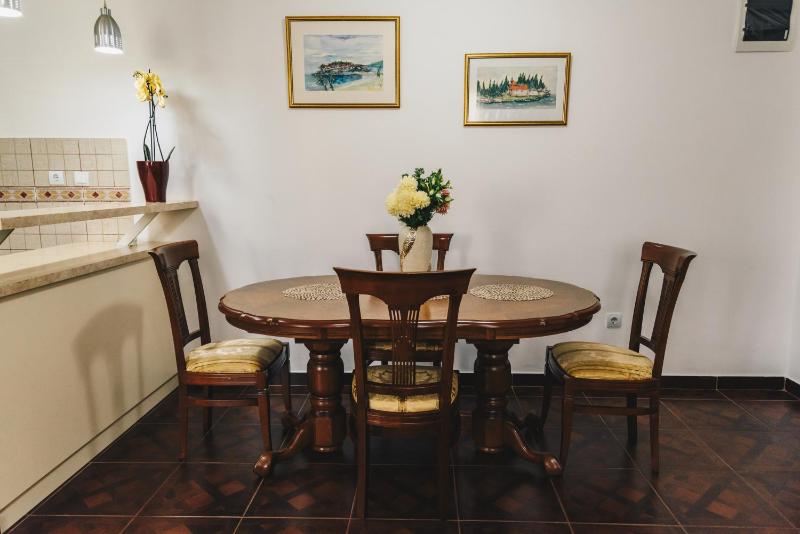 El Mar Apartments - image 12