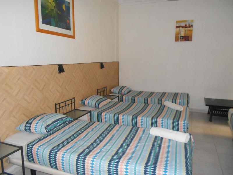 Triple Room with Shared Bathroom image 2