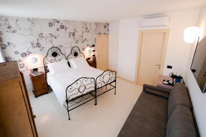 Superior Double or Twin Room with Garden View image 1