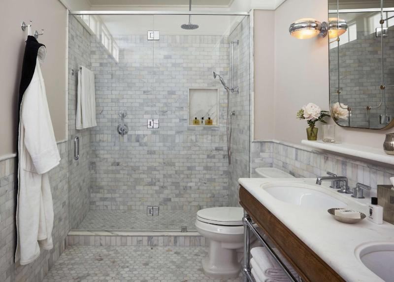 One-Bedroom Corner Suite image 3