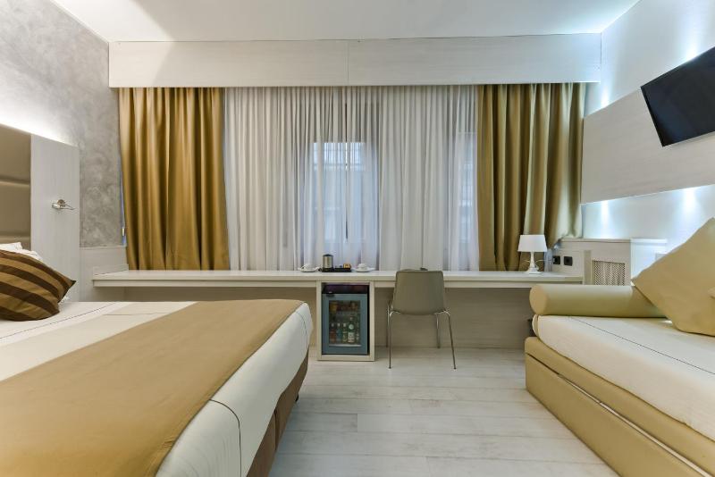 Quadruple Room image 3