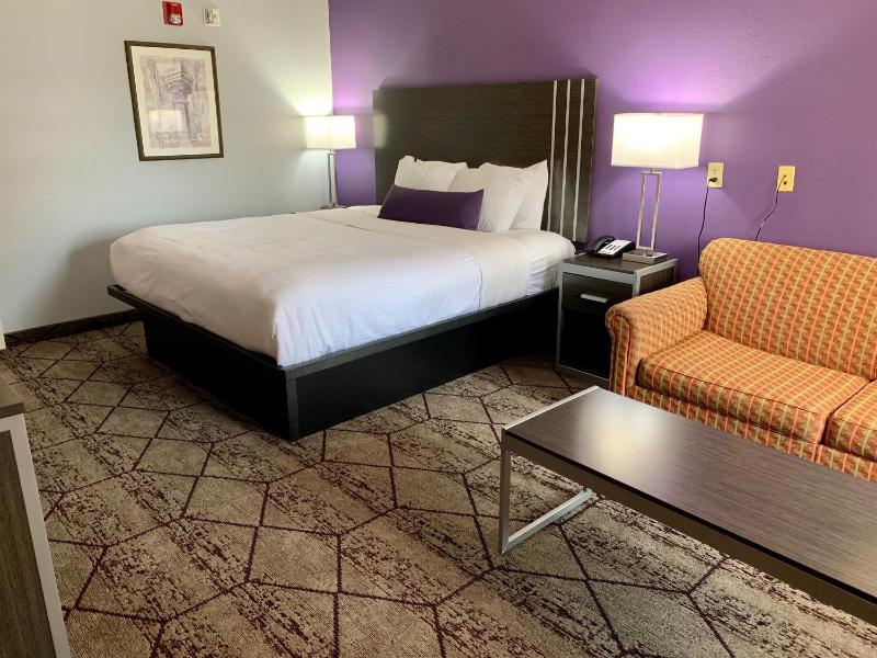 King Room with Walk-In Shower - Mobility Access image 4