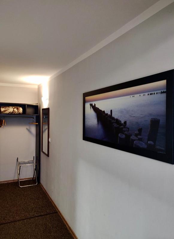 Economy Triple Room image 4