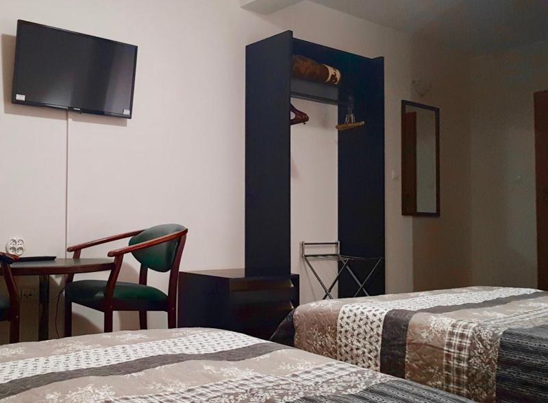Economy Double Room image 2
