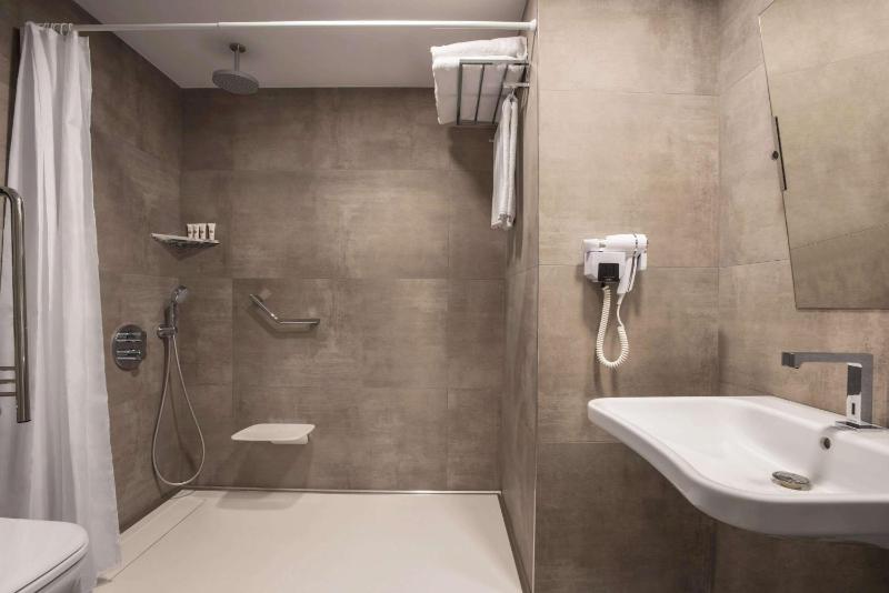 King Room - Mobility Access/Non-Smoking image 2