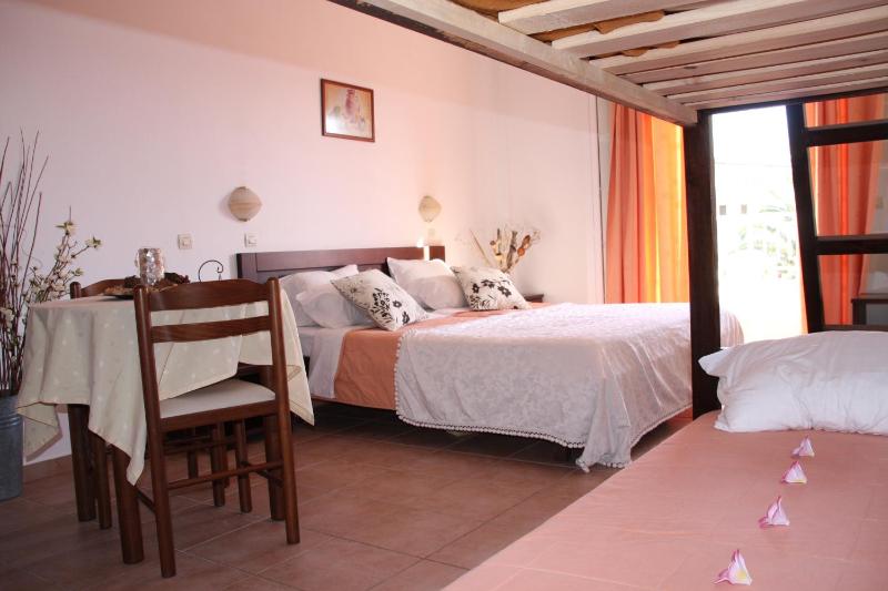 Deluxe Triple Room image 1