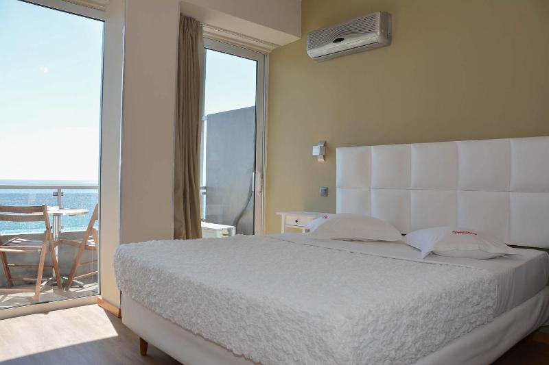 Double Room with Sea View image 4