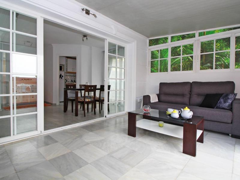 One-Bedroom Apartment image 2