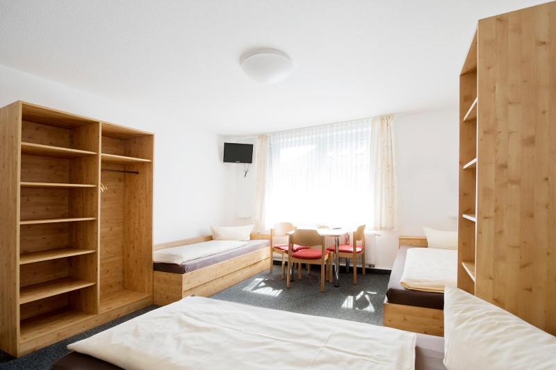 Standard Triple Room image 4