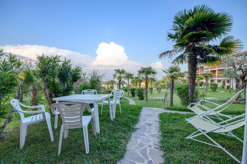Two-Bedroom Apartment (6 Adults)  with Balcony or Terrace image 4