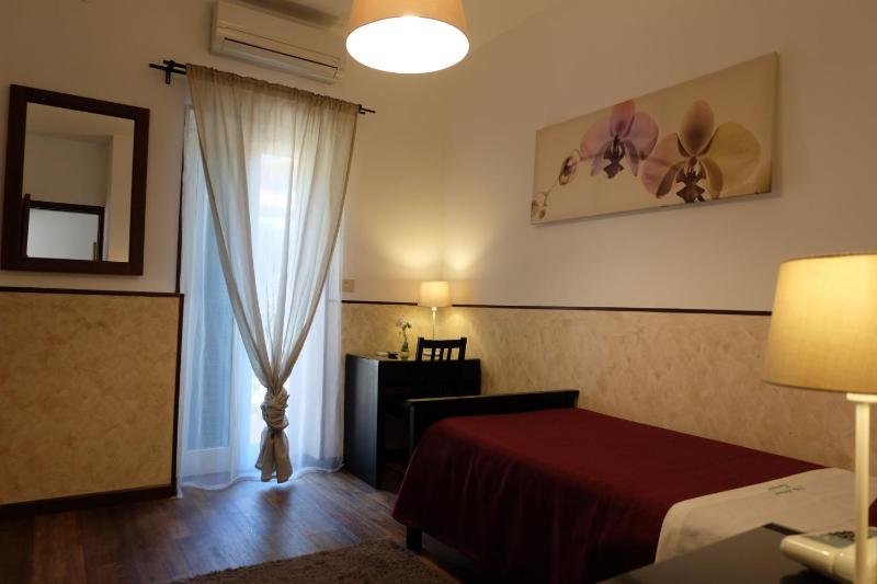 Single Room with Terrace image 3