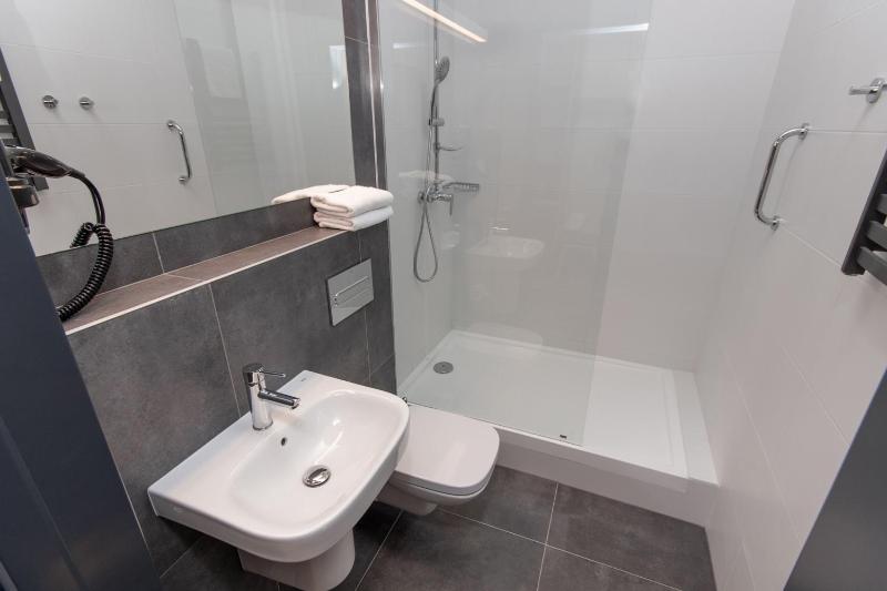 Single Room with Private Bathroom image 1