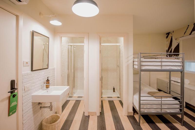 Quadruple Room image 3