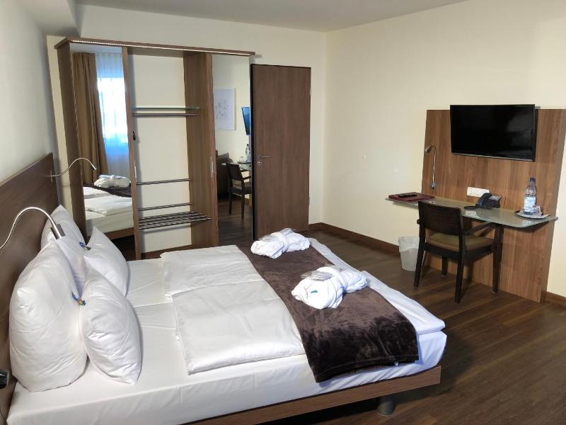 Standard Double Room image 4