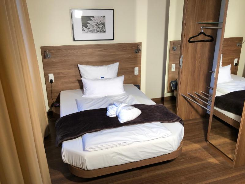 Standard Single Room image 2