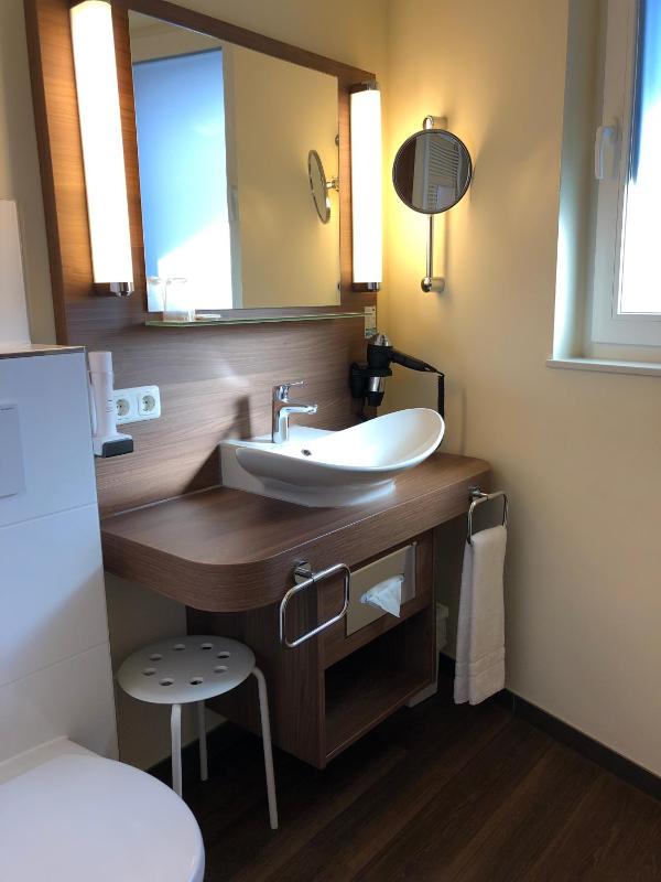 Standard Single Room image 1