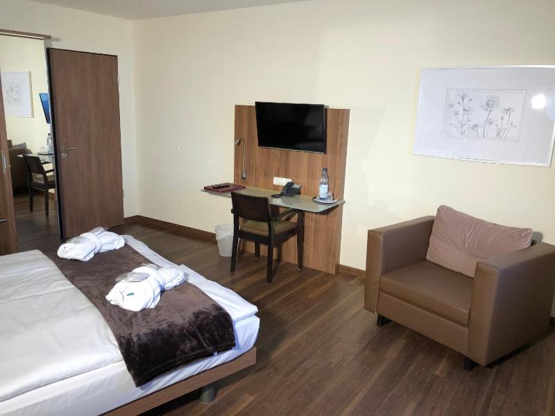 Standard Triple Room image 1