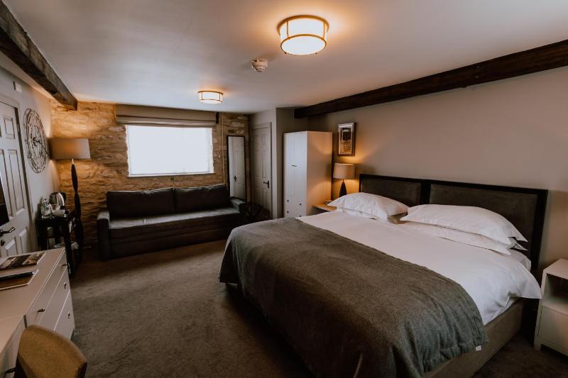 Family Room (3 Adults) image 3