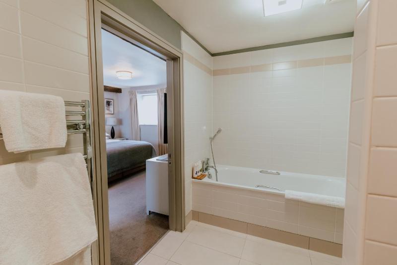 Family Room (3 Adults) image 2