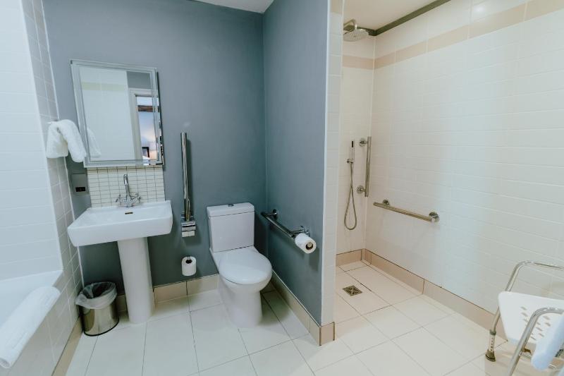 Family Room (3 Adults) image 4