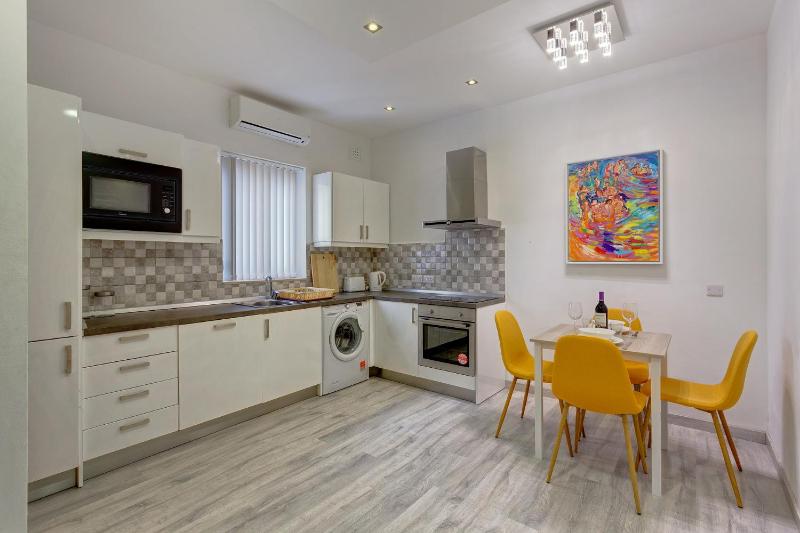 Cozy Apartment in an Amazing Location Images