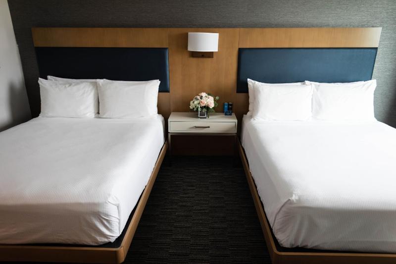 Standard Queen Room with Two Queen Beds image 3