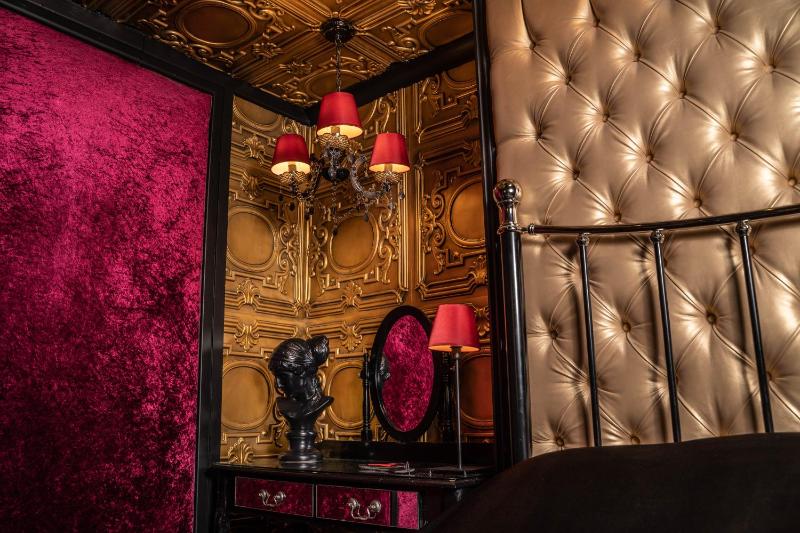 Brighton Erotic Boudoir - image 7