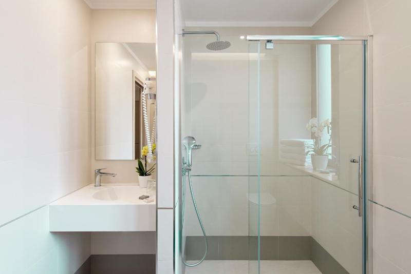 Superior Double Room image 4